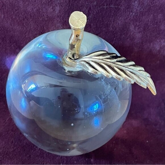 Vintage Clear Glass Apple Paperweight With Golf Metal Leaf - Picture 2 of 10